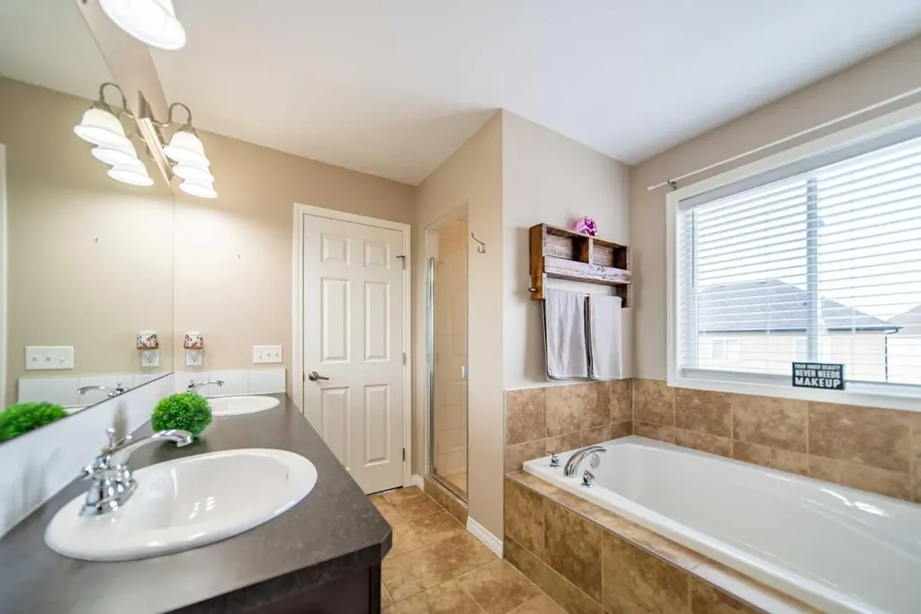 322 Windridge View SW Airdrie AB T4B 3R9