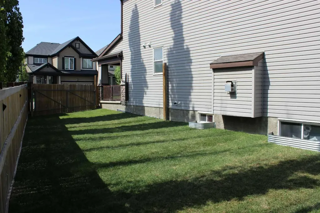 322 Windridge View SW Airdrie AB T4B 3R9