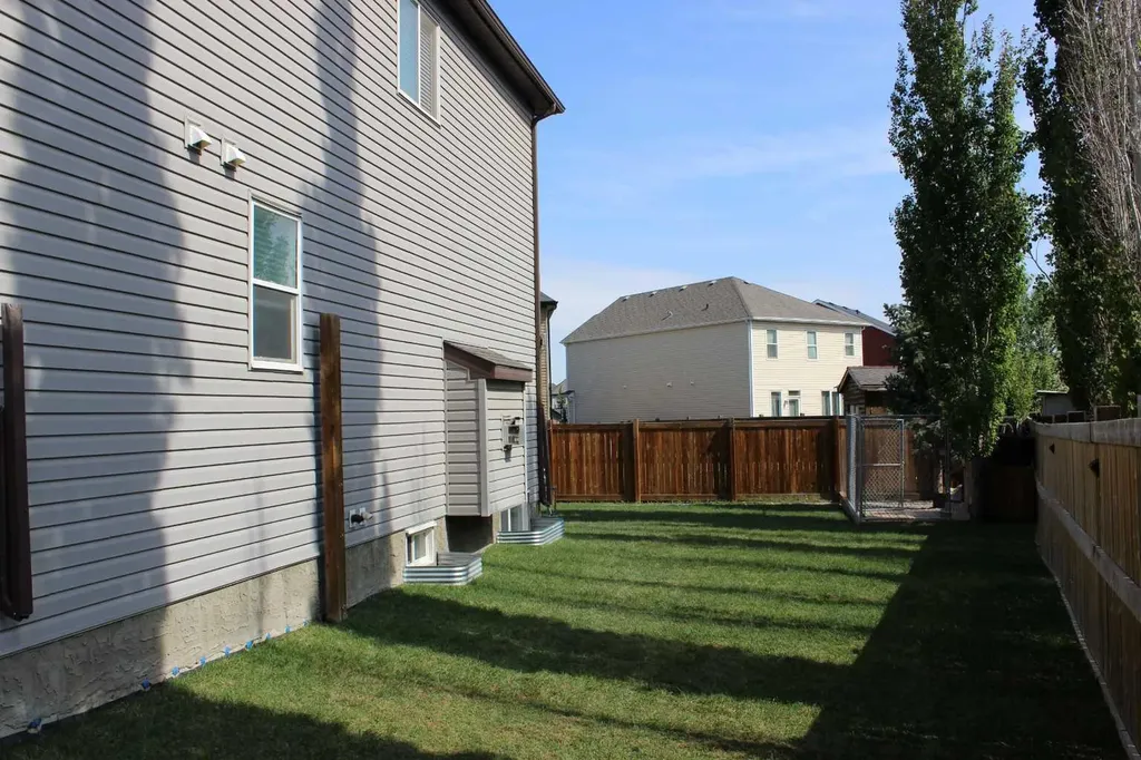 322 Windridge View SW Airdrie AB T4B 3R9