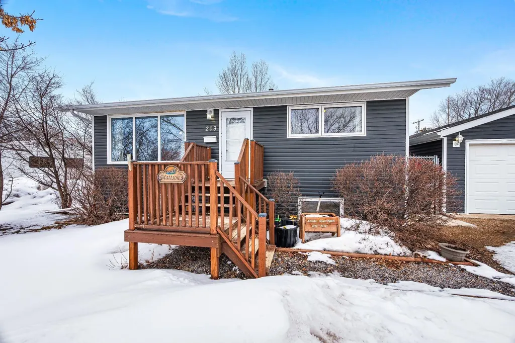 213 3 Street W Lashburn SK S0M 1H0