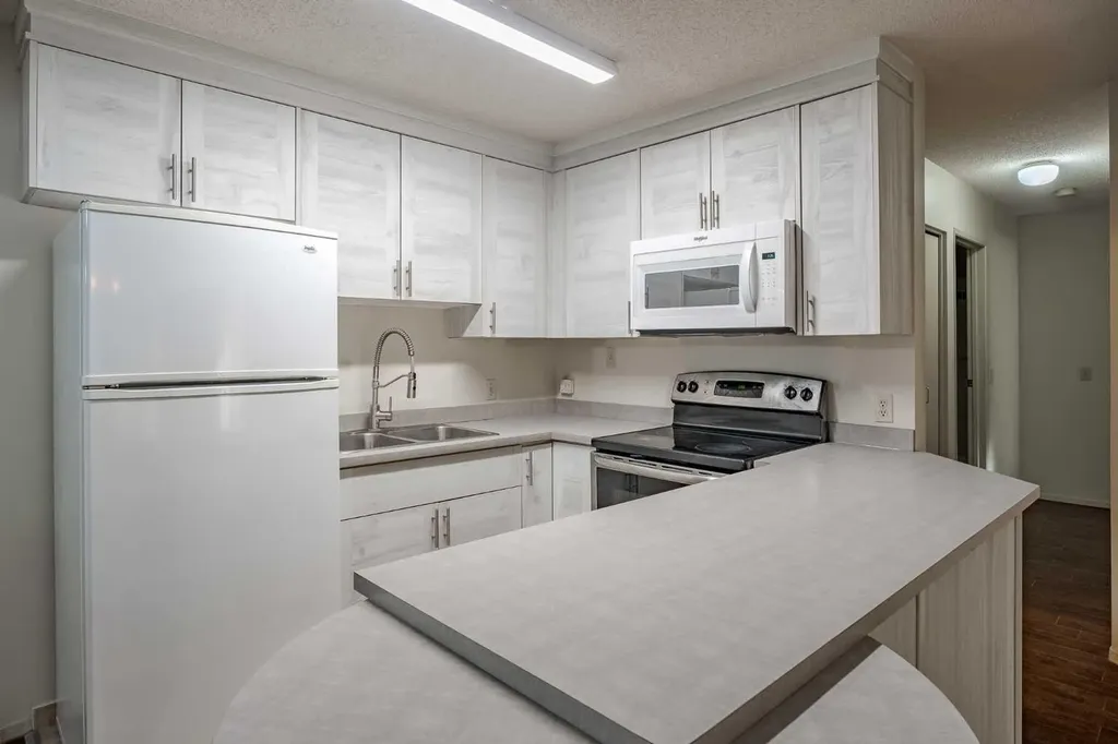 1234 Edenwold Heights NW Calgary AB T3A 3T5