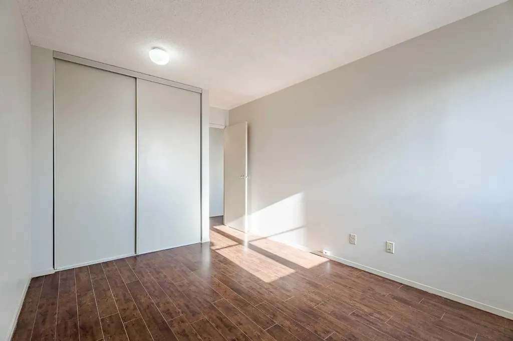 1234 Edenwold Heights NW Calgary AB T3A 3T5
