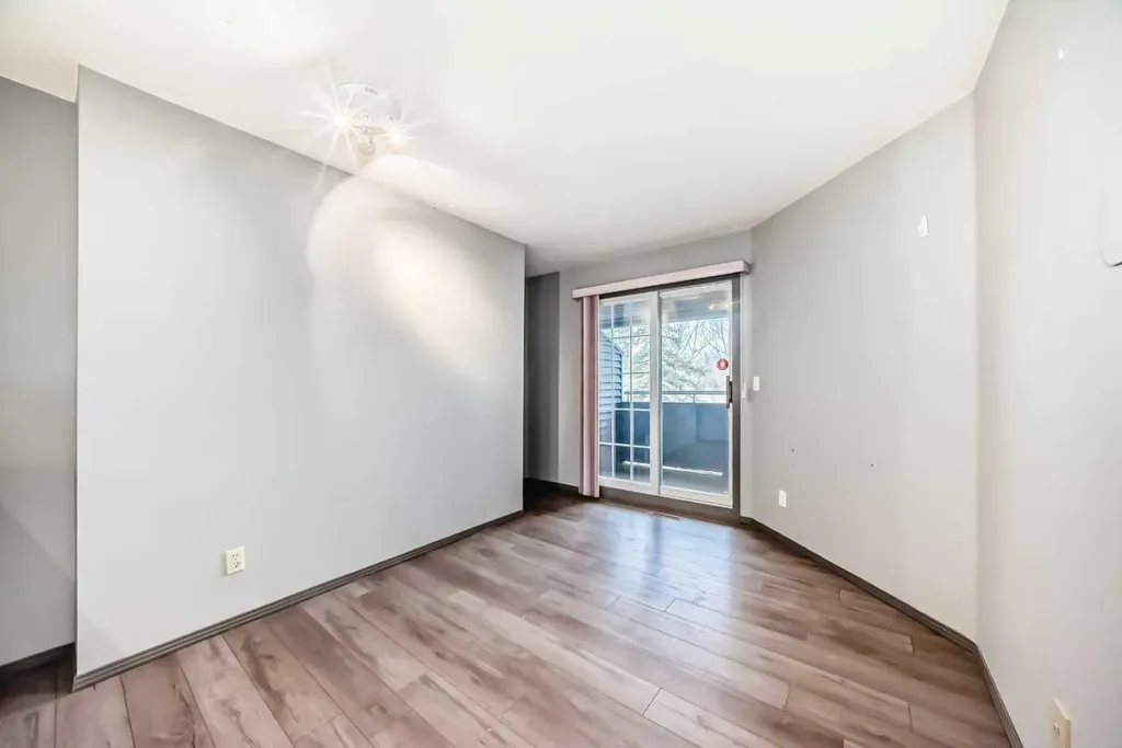 4037 42 Street NW Calgary AB T3A 2M9