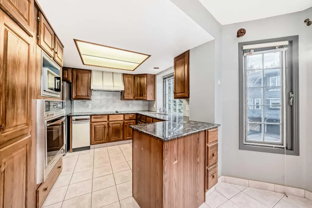 4037 42 Street NW Calgary AB T3A 2M9