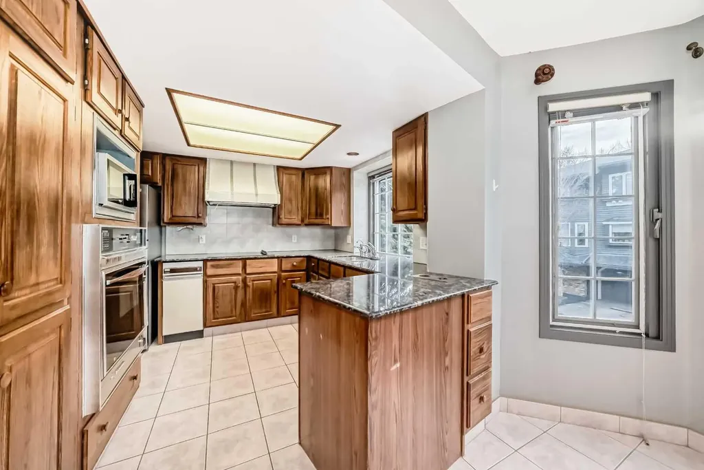 4037 42 Street NW Calgary AB T3A 2M9