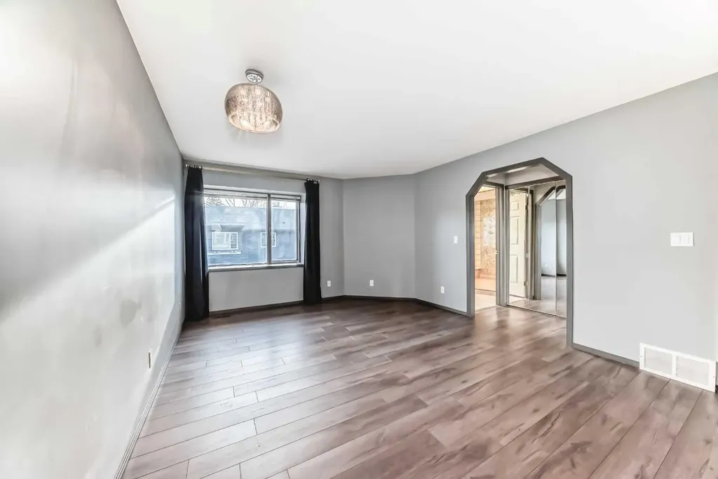 4037 42 Street NW Calgary AB T3A 2M9
