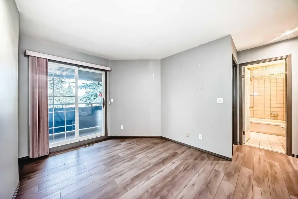 4037 42 Street NW Calgary AB T3A 2M9