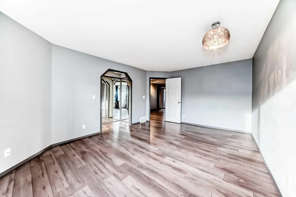 4037 42 Street NW Calgary AB T3A 2M9