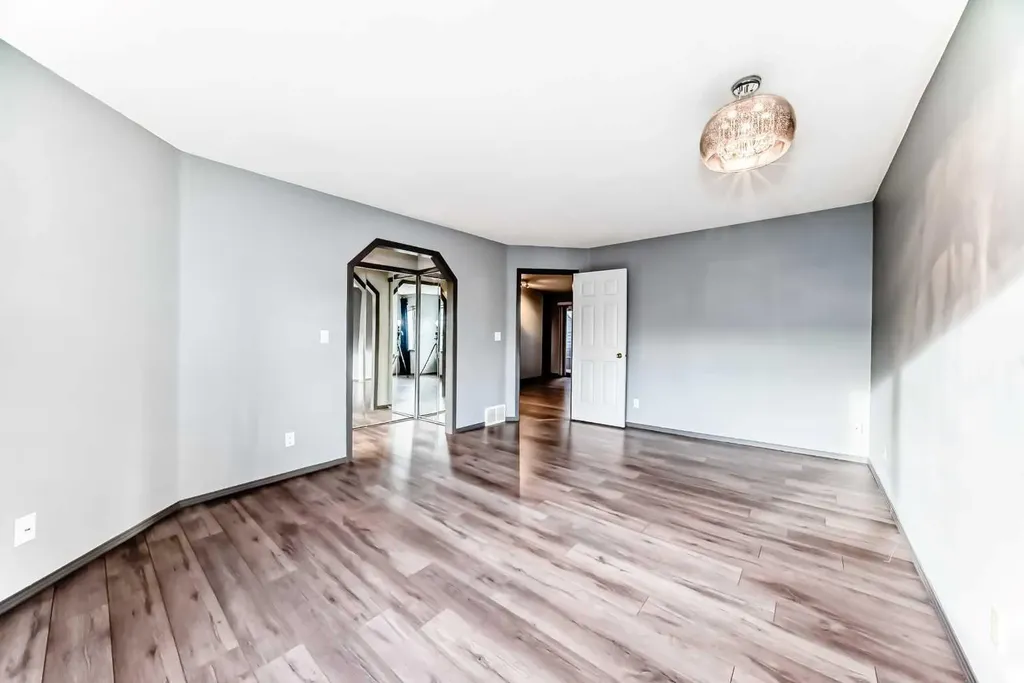 4037 42 Street NW Calgary AB T3A 2M9