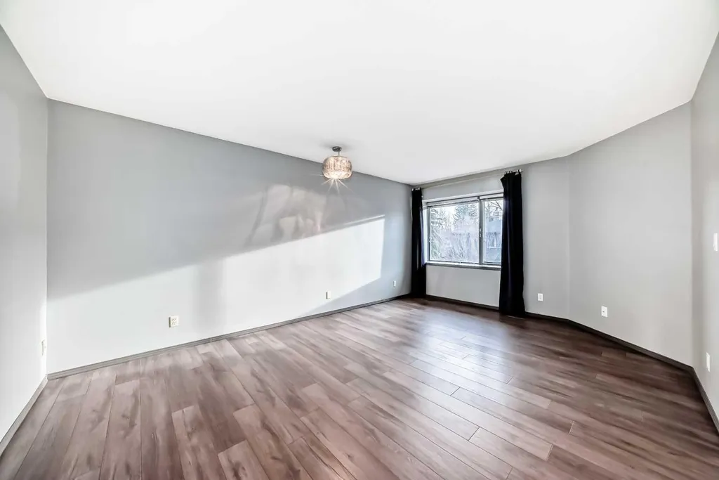 4037 42 Street NW Calgary AB T3A 2M9