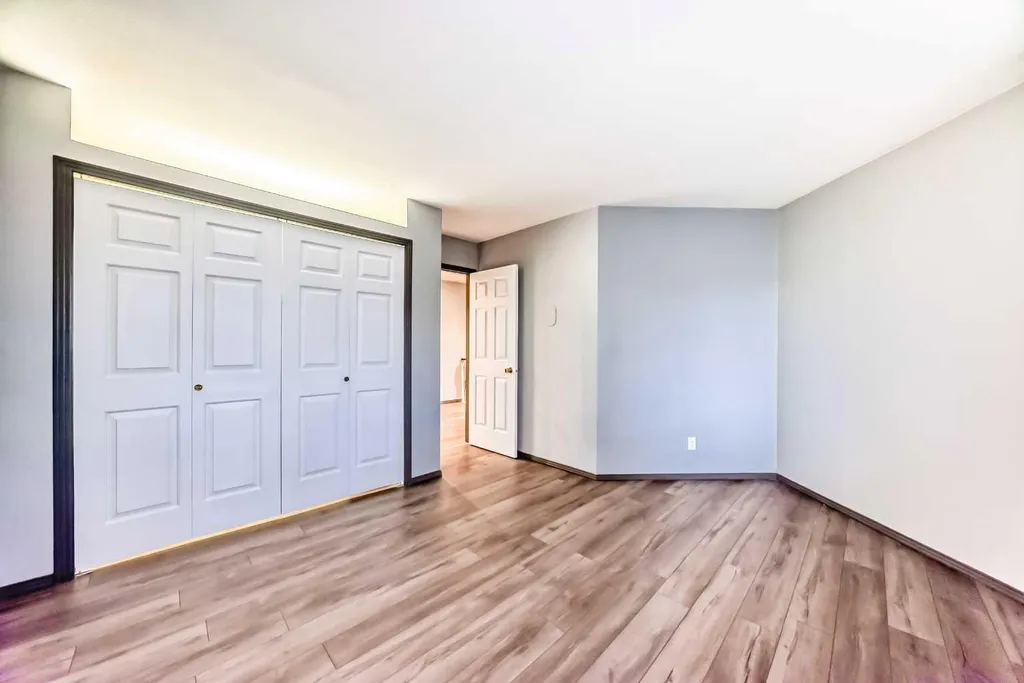 4037 42 Street NW Calgary AB T3A 2M9