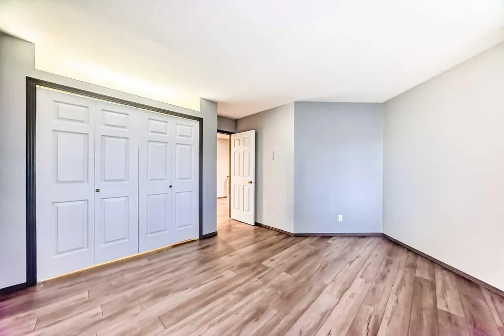 4037 42 Street NW Calgary AB T3A 2M9