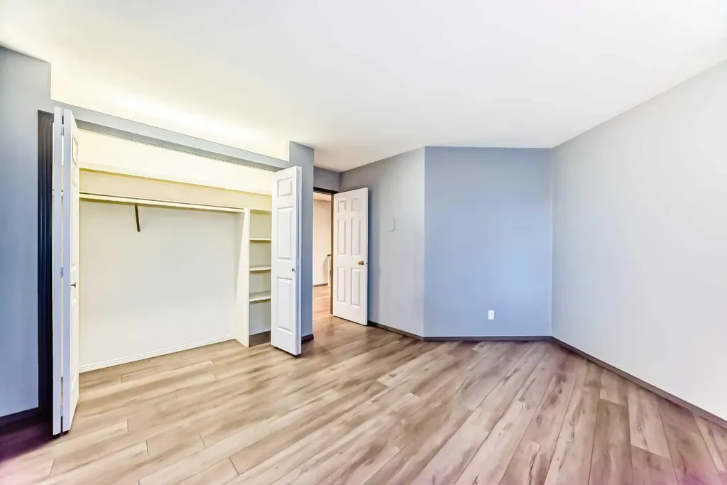 4037 42 Street NW Calgary AB T3A 2M9