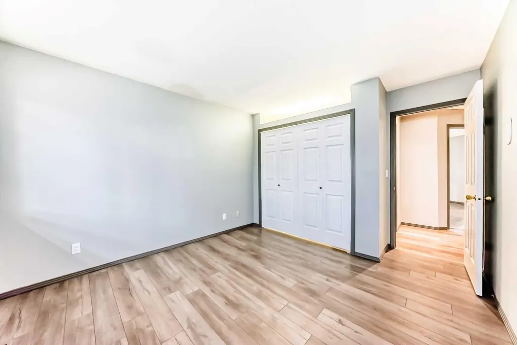 4037 42 Street NW Calgary AB T3A 2M9