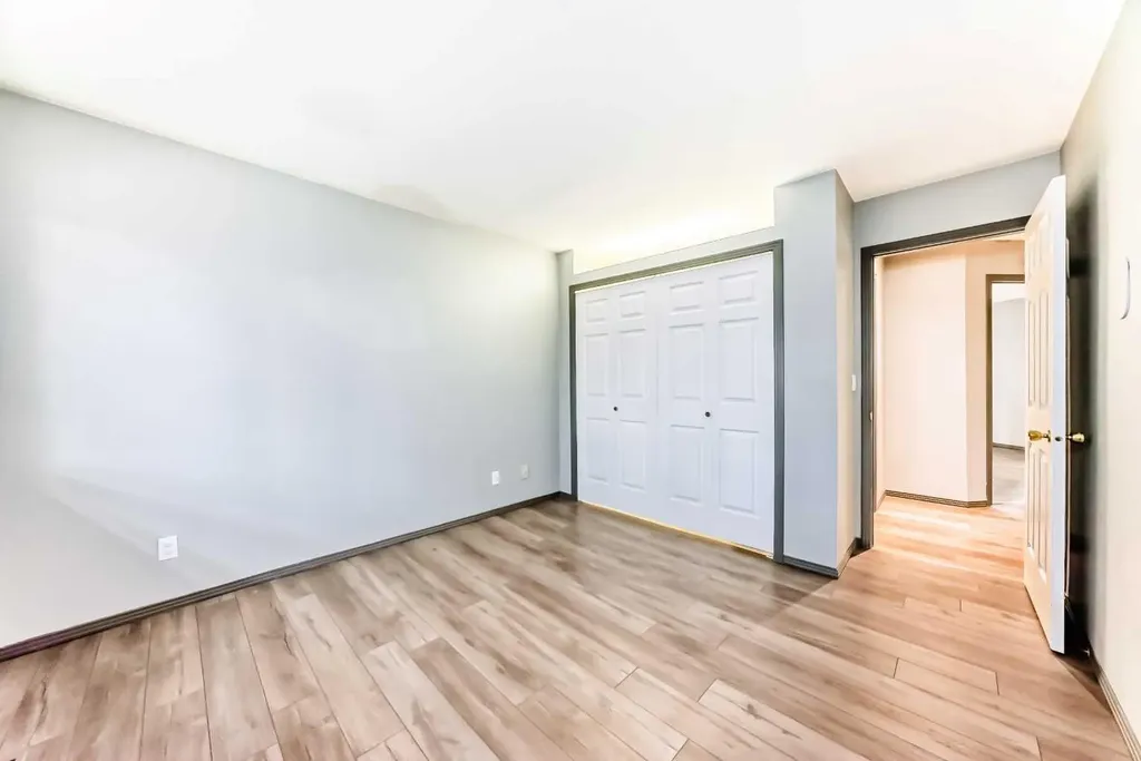 4037 42 Street NW Calgary AB T3A 2M9