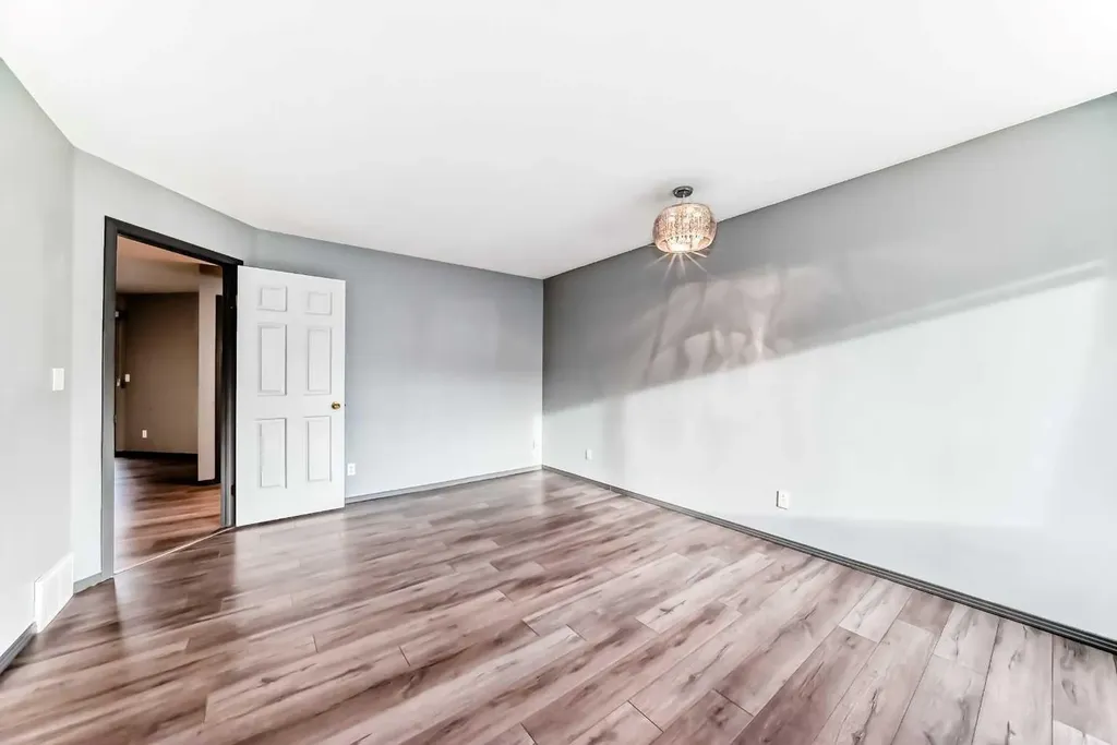 4037 42 Street NW Calgary AB T3A 2M9