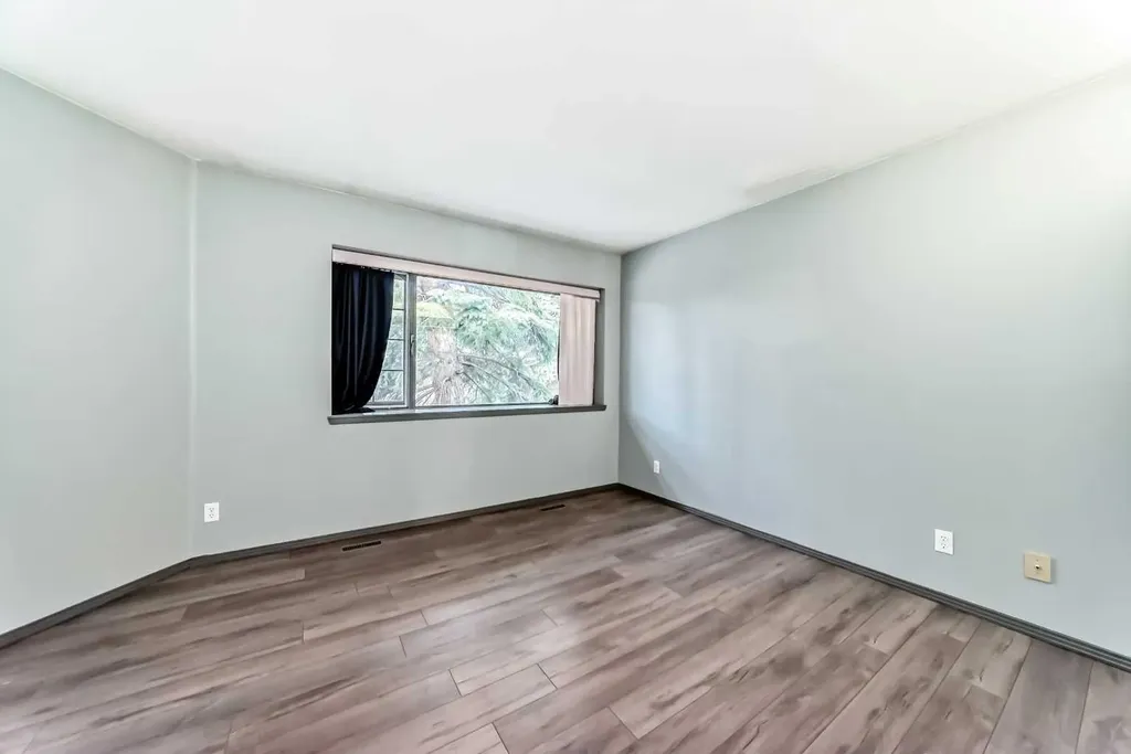 4037 42 Street NW Calgary AB T3A 2M9