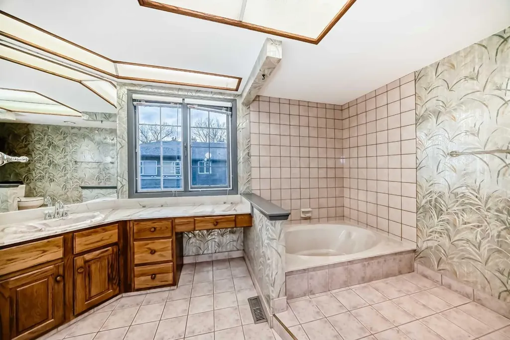 4037 42 Street NW Calgary AB T3A 2M9