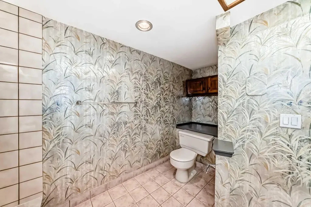 4037 42 Street NW Calgary AB T3A 2M9