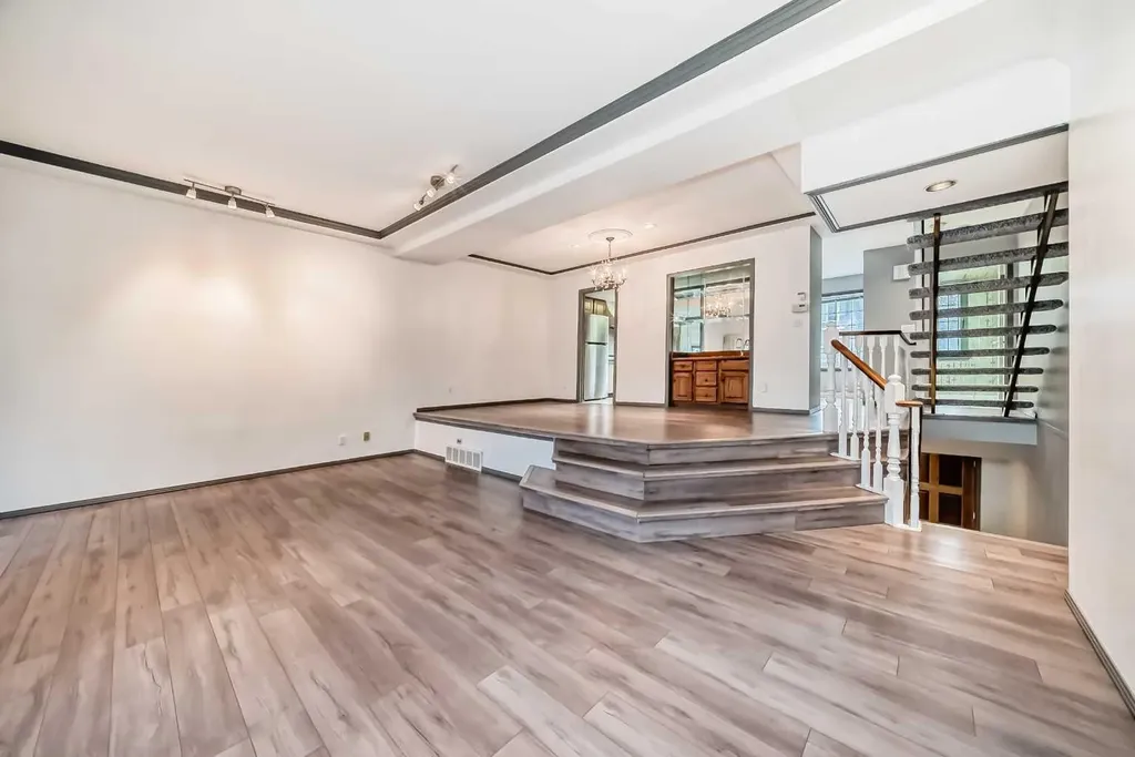 4037 42 Street NW Calgary AB T3A 2M9