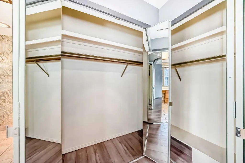 4037 42 Street NW Calgary AB T3A 2M9