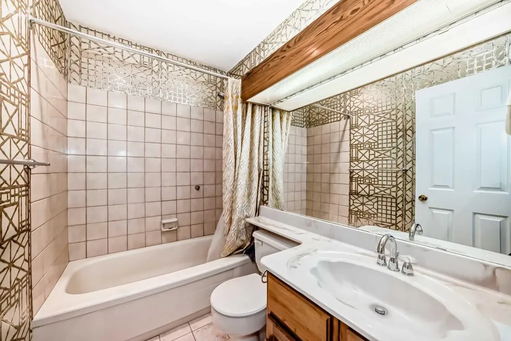 4037 42 Street NW Calgary AB T3A 2M9