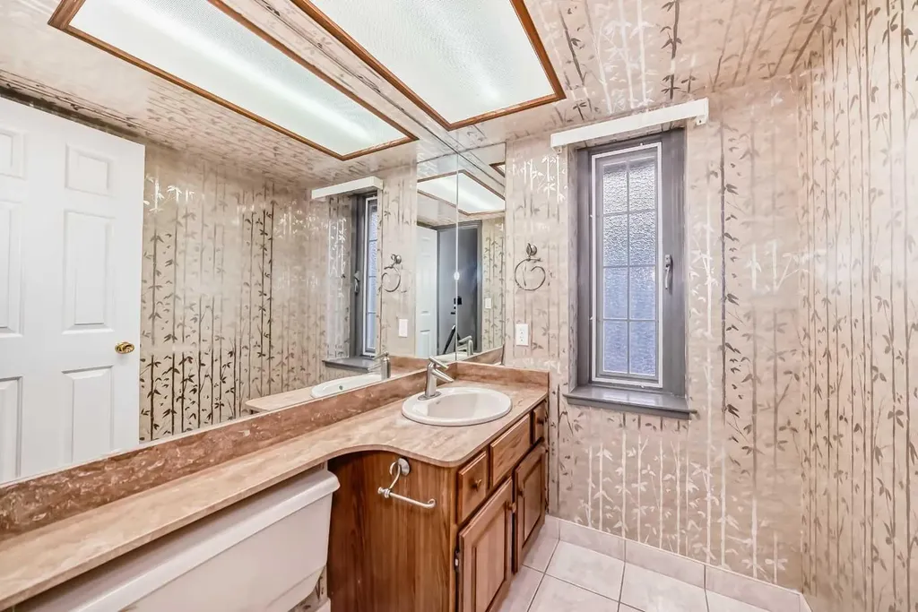 4037 42 Street NW Calgary AB T3A 2M9