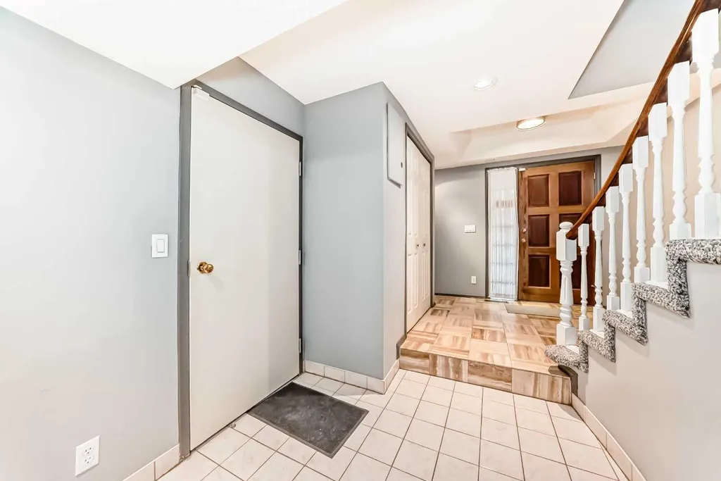 4037 42 Street NW Calgary AB T3A 2M9