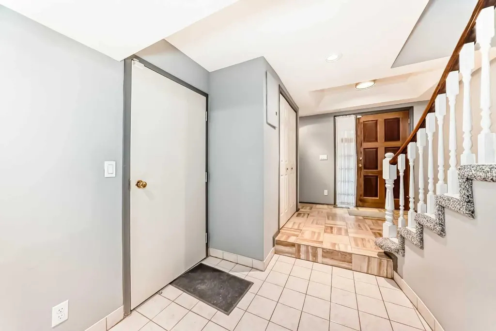 4037 42 Street NW Calgary AB T3A 2M9
