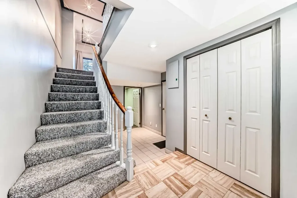 4037 42 Street NW Calgary AB T3A 2M9