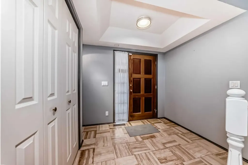 4037 42 Street NW Calgary AB T3A 2M9