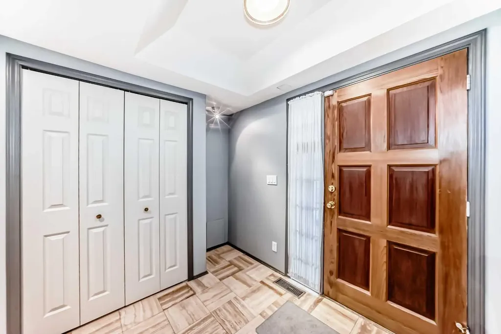 4037 42 Street NW Calgary AB T3A 2M9