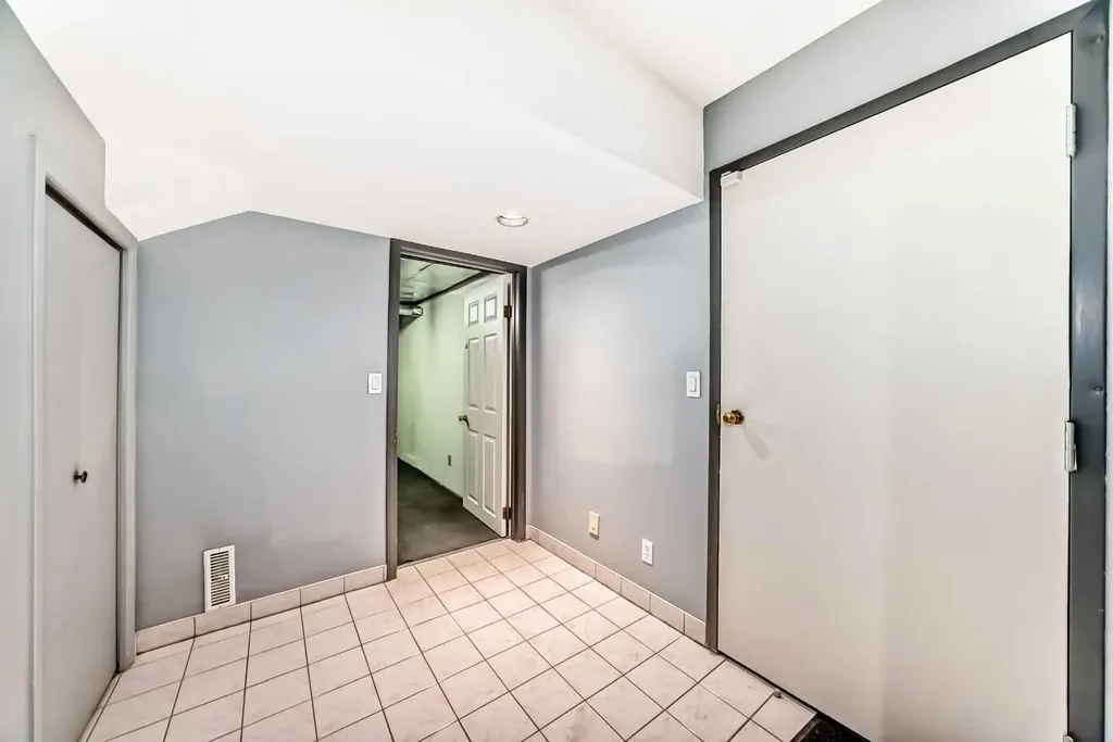 4037 42 Street NW Calgary AB T3A 2M9