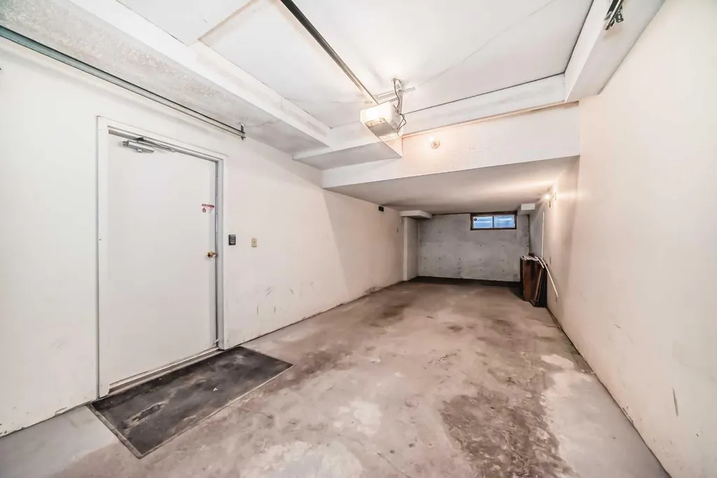 4037 42 Street NW Calgary AB T3A 2M9