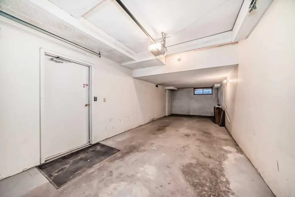 4037 42 Street NW Calgary AB T3A 2M9