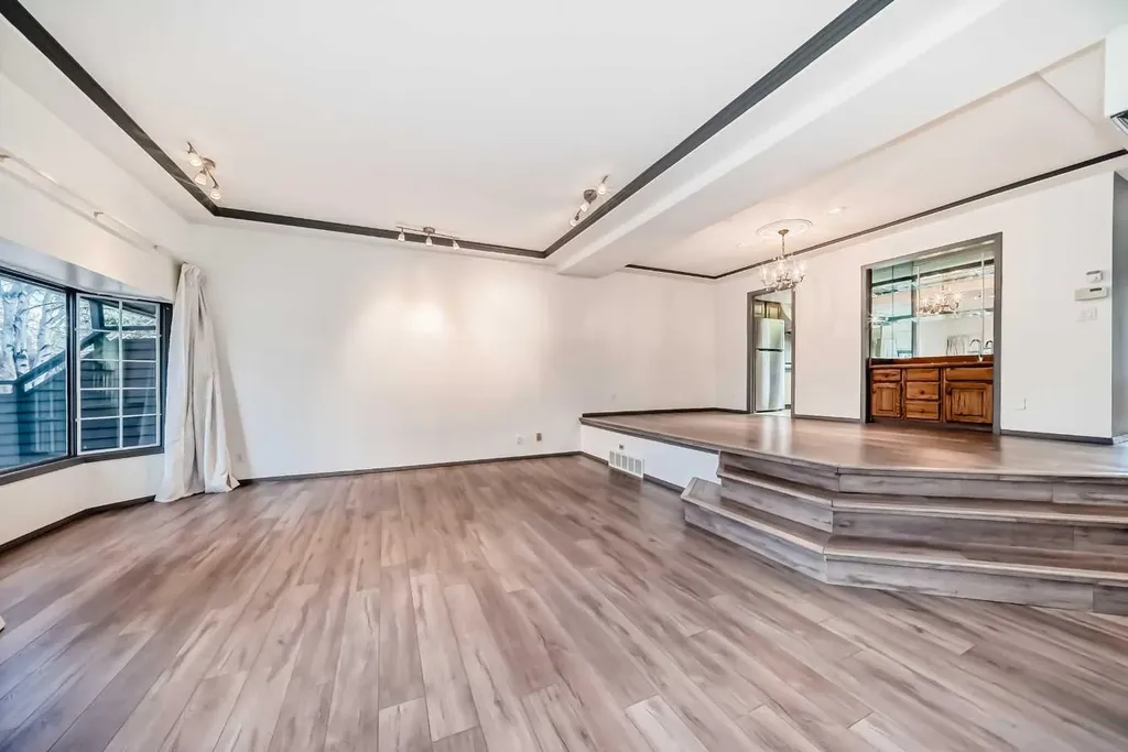 4037 42 Street NW Calgary AB T3A 2M9