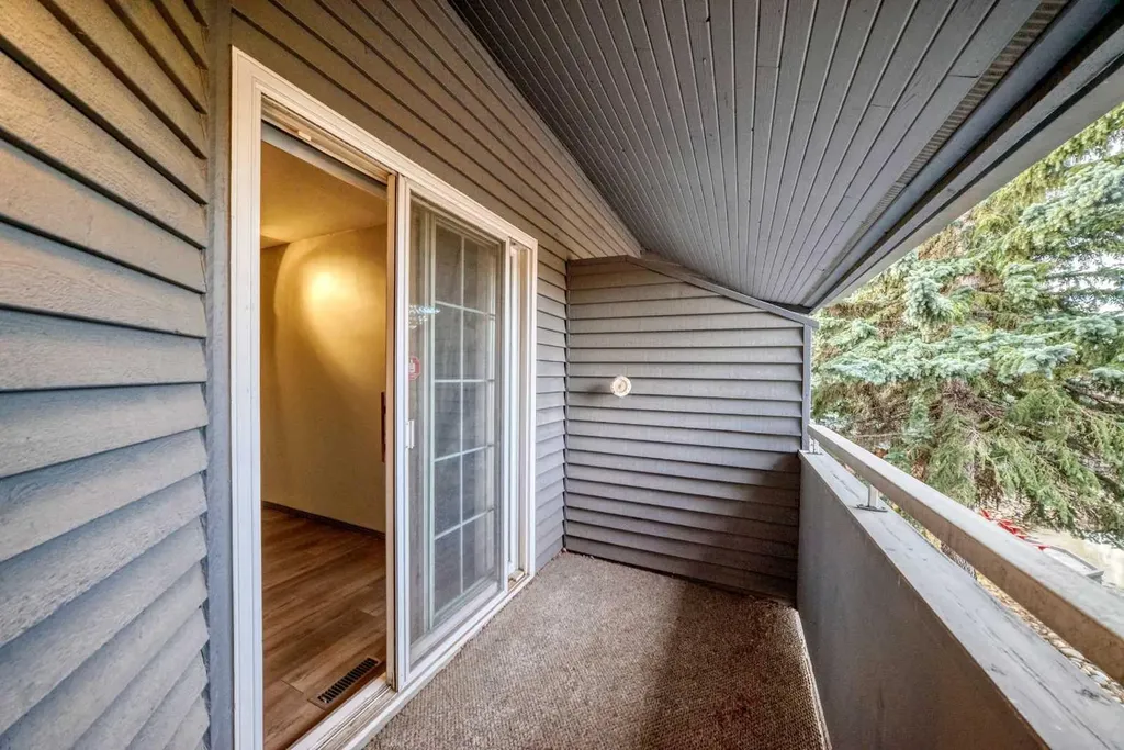 4037 42 Street NW Calgary AB T3A 2M9