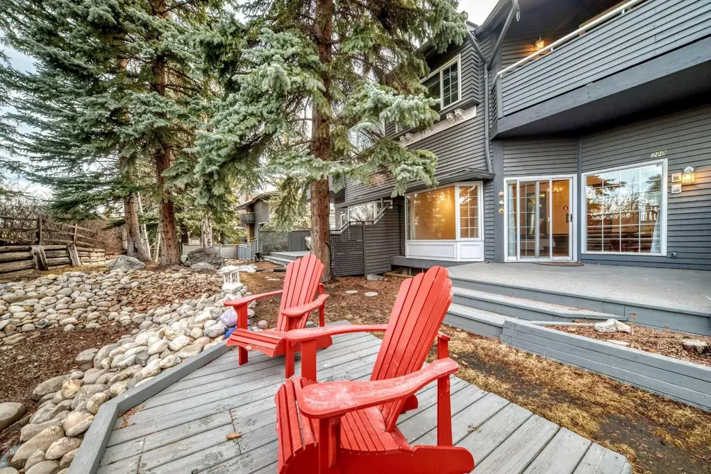 4037 42 Street NW Calgary AB T3A 2M9
