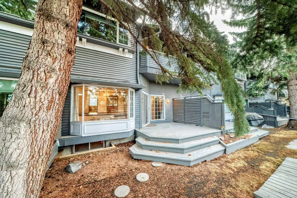 4037 42 Street NW Calgary AB T3A 2M9