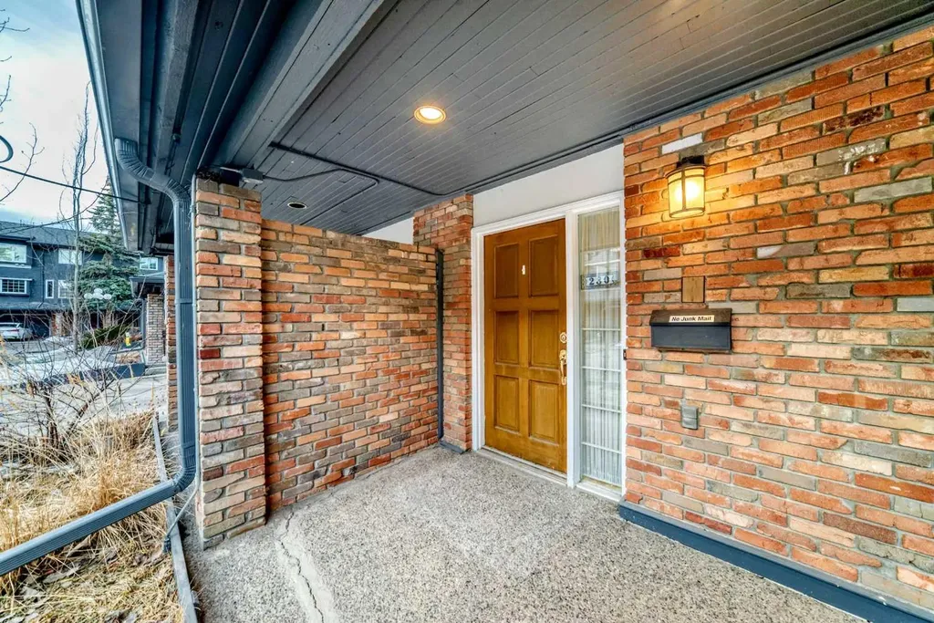 4037 42 Street NW Calgary AB T3A 2M9