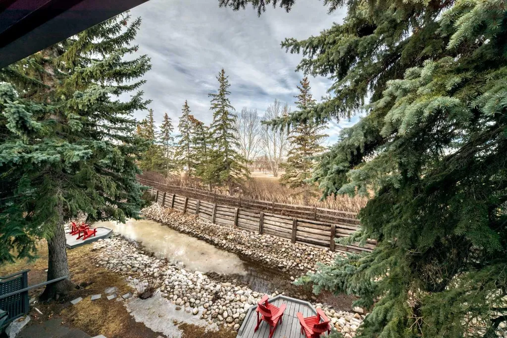 4037 42 Street NW Calgary AB T3A 2M9