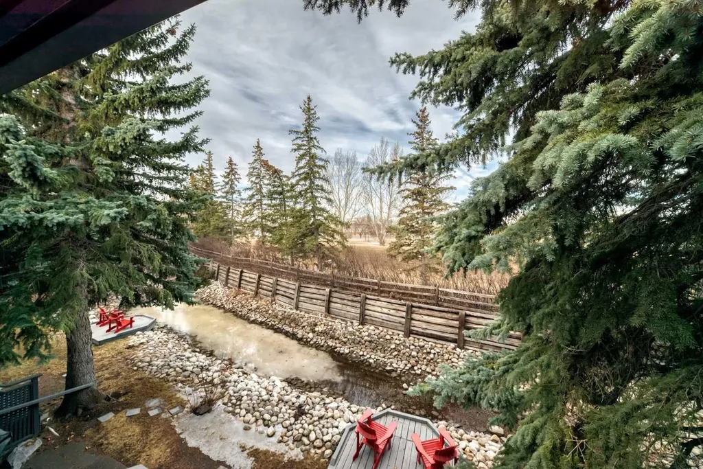 4037 42 Street NW Calgary AB T3A 2M9