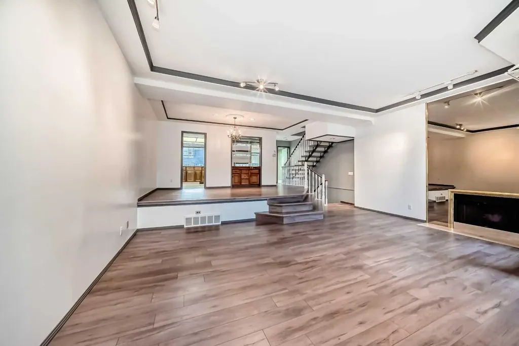 4037 42 Street NW Calgary AB T3A 2M9