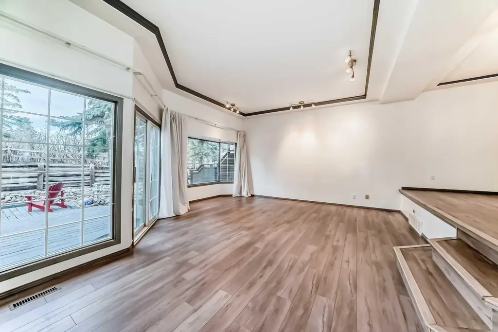 4037 42 Street NW Calgary AB T3A 2M9