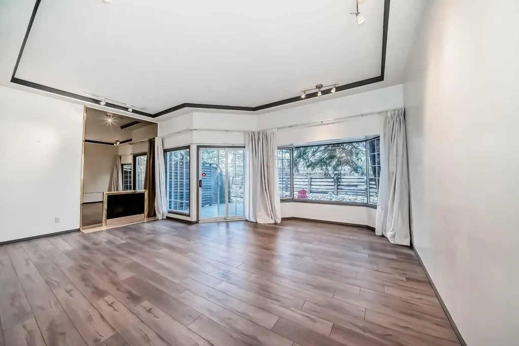4037 42 Street NW Calgary AB T3A 2M9