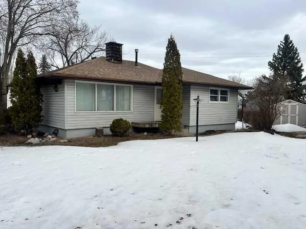 5117 49 Avenue Forestburg AB T0B 1N0