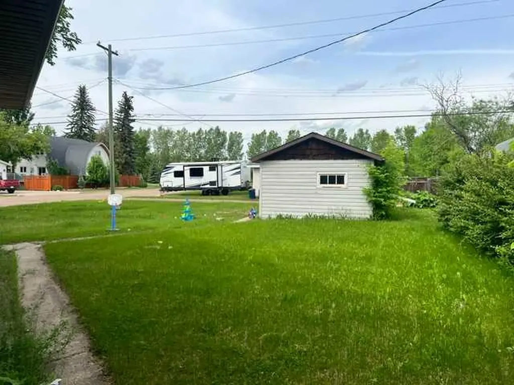 5117 49 Avenue Forestburg AB T0B 1N0