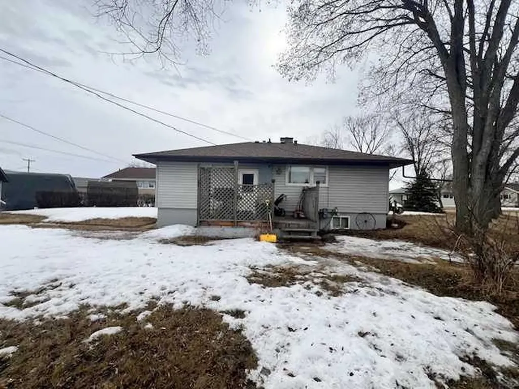 5117 49 Avenue Forestburg AB T0B 1N0