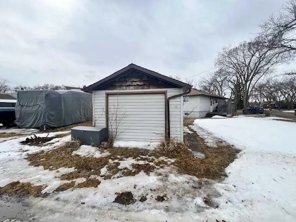 5117 49 Avenue Forestburg AB T0B 1N0