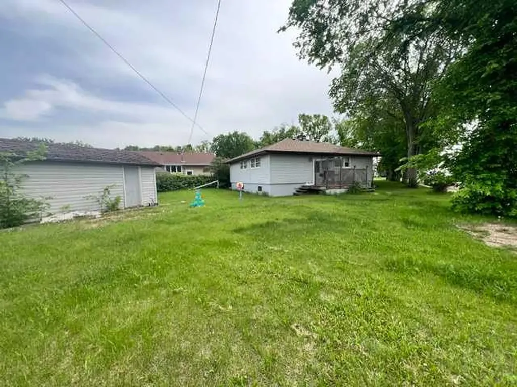 5117 49 Avenue Forestburg AB T0B 1N0
